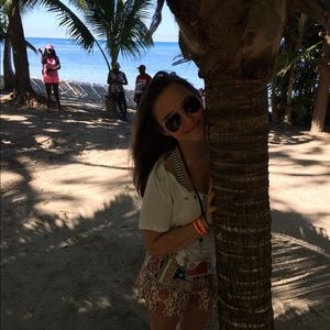 Meet your Posher, Alayna